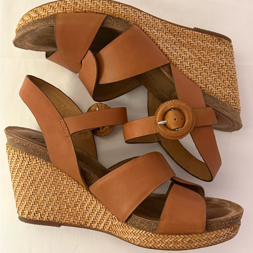 Sofft Women's Tan Leather Wedge Sandals